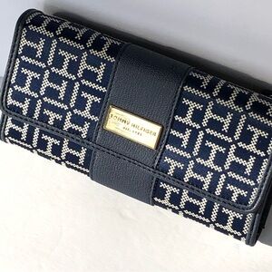 Tommy Hilfiger Wallet Women Blue Off White Geometric Pockets Removable Checkbook